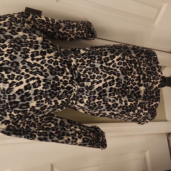 FOREVER 21 Leopard print jacket. Buton up belted and fitted. Sz Med - Picture 5 of 7